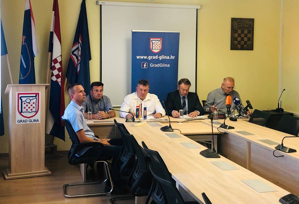 Potpisani ugovori o izvanrednom održavanju županijskih cesta na području Grada Gline Potpisani ugovori o izvanrednom održavanju županijskih cesta na području Grada Gline