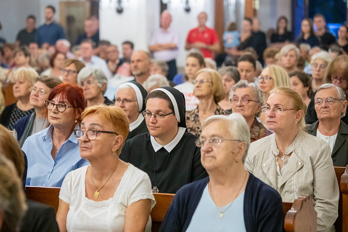 Proslavljeno Križevo u katedrali Proslavljeno Križevo u katedrali