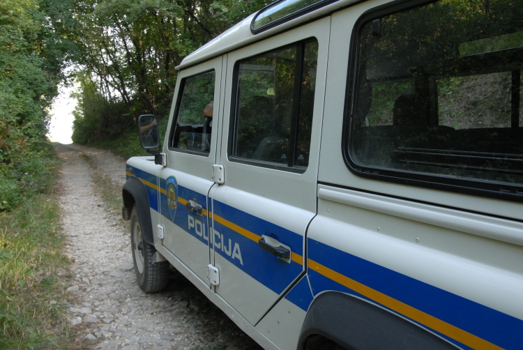 U šumi na glinskom području porodila se migrantica U šumi na glinskom području porodila se migrantica