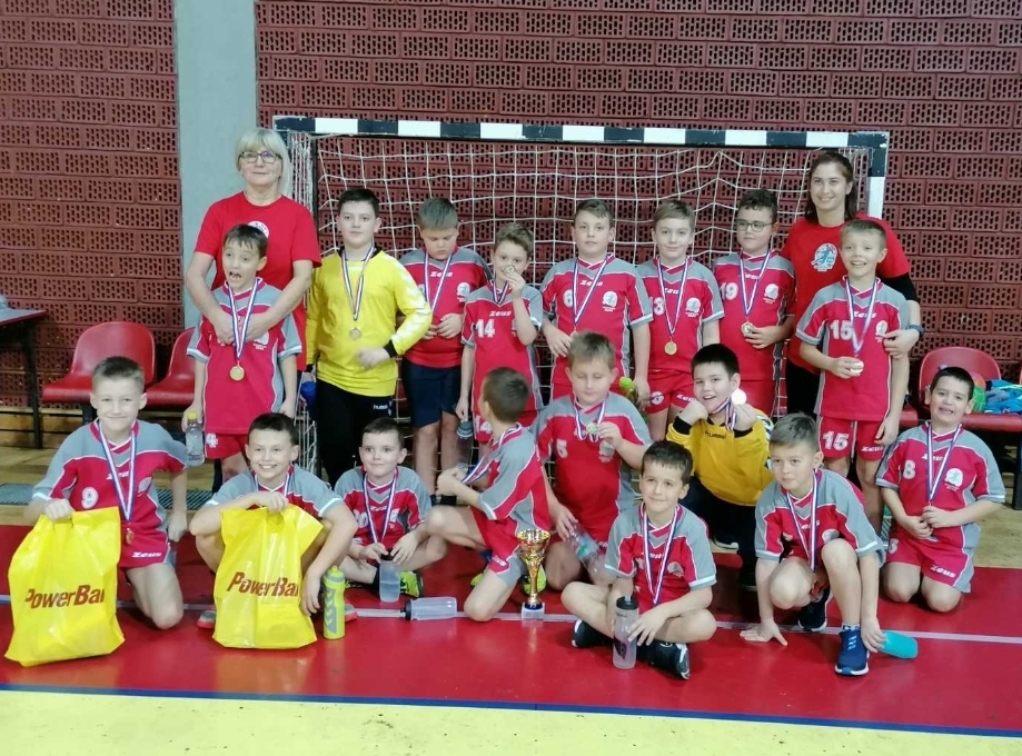 Sisački minići osvojili veliki međunarodni rukometni turnir Sisački minići osvojili veliki međunarodni rukometni turnir