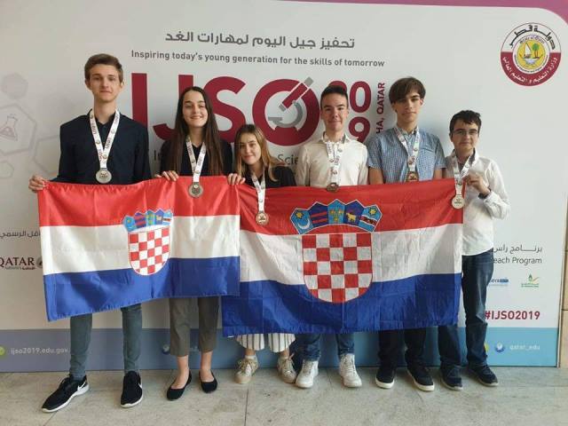 Dorijan Lendvaj srebrni na Međunarodnoj prirodoslovnoj olimpijadi mladih u Katru Dorijan Lendvaj srebrni na Međunarodnoj prirodoslovnoj olimpijadi mladih u Katru