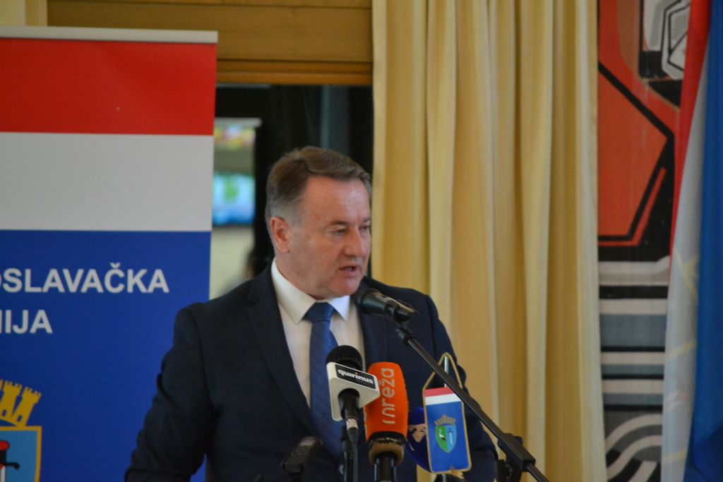 Na aktualnom satu Županijske skupštine o Sisku, Kutini, koronavirusu… Na aktualnom satu Županijske skupštine o Sisku, Kutini, koronavirusu…