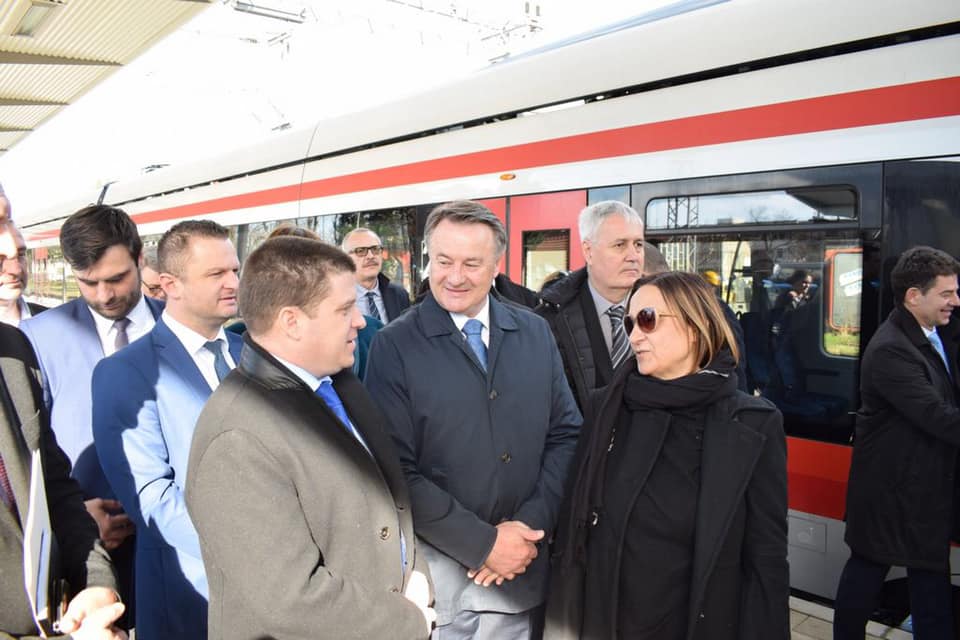 Sisački kolodvor završen, autocesta Sk-Zg čeka odluku o financiranju Sisački kolodvor završen, autocesta Sk-Zg čeka odluku o financiranju