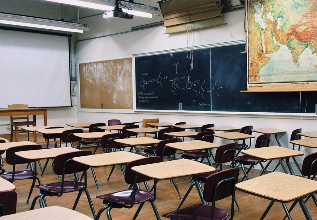 Od ponedjeljka sve srednje škole u SMŽ prelaze na online nastavu Od ponedjeljka sve srednje škole u SMŽ prelaze na online nastavu