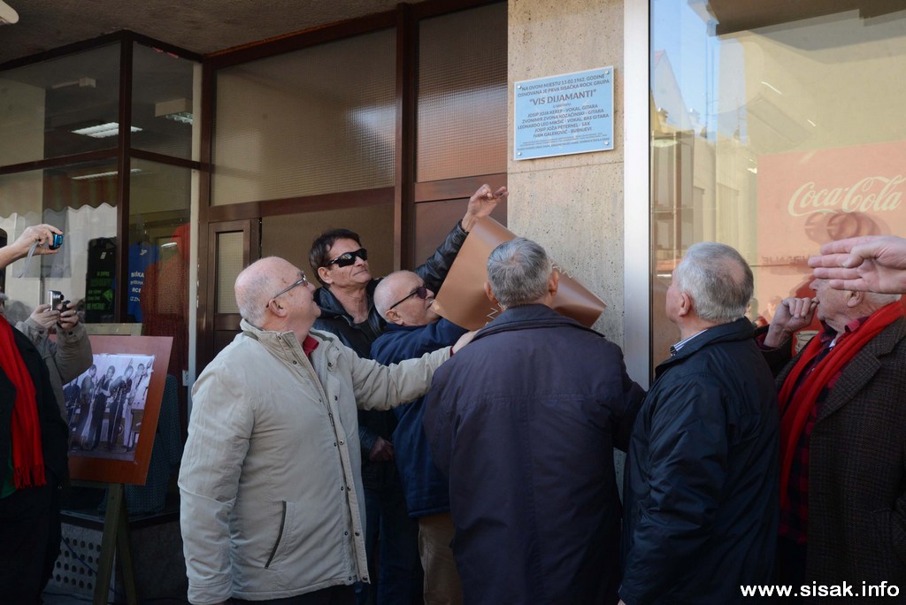 Otkrivanje spomen ploče za VIS Dijamante Sisak Otkrivanje spomen ploče za VIS Dijamante Sisak