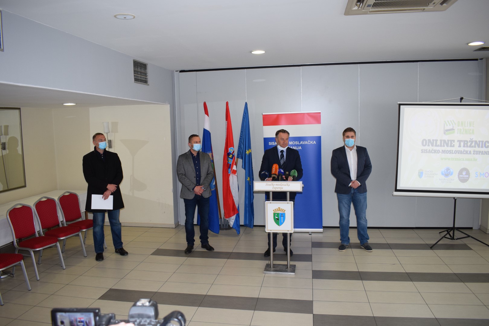 Županija predstavila mjere za pomoć gospodarstvenicima i najavila smanjenje plaća za 10 % Županija predstavila mjere za pomoć gospodarstvenicima i najavila smanjenje plaća za 10 %