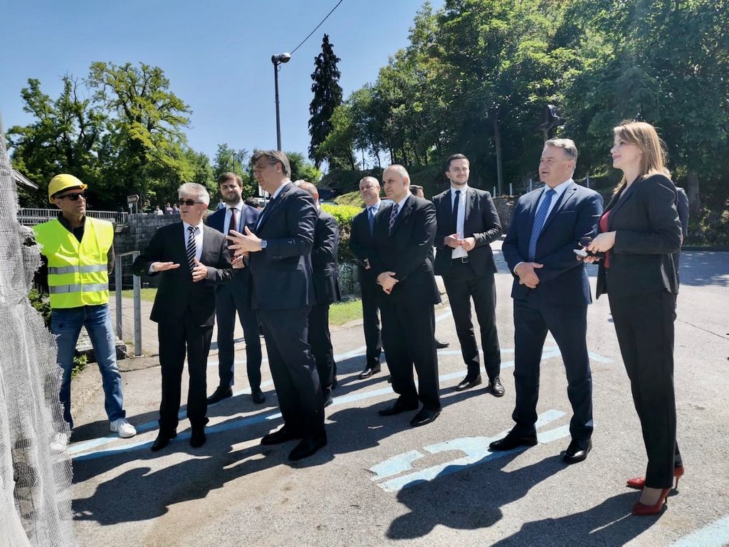 Potpisani ugovori o izgradnji vodoopskrbnih sustava Topuskog i Jasenovca Potpisani ugovori o izgradnji vodoopskrbnih sustava Topuskog i Jasenovca