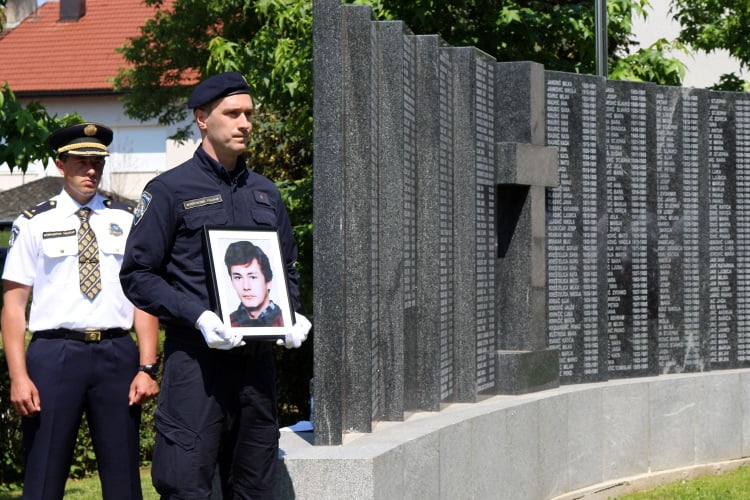 Obilježena 29. godišnjica početka oružanog otpora srpskom agresoru na glinskom području Obilježena 29. godišnjica početka oružanog otpora srpskom agresoru na glinskom području