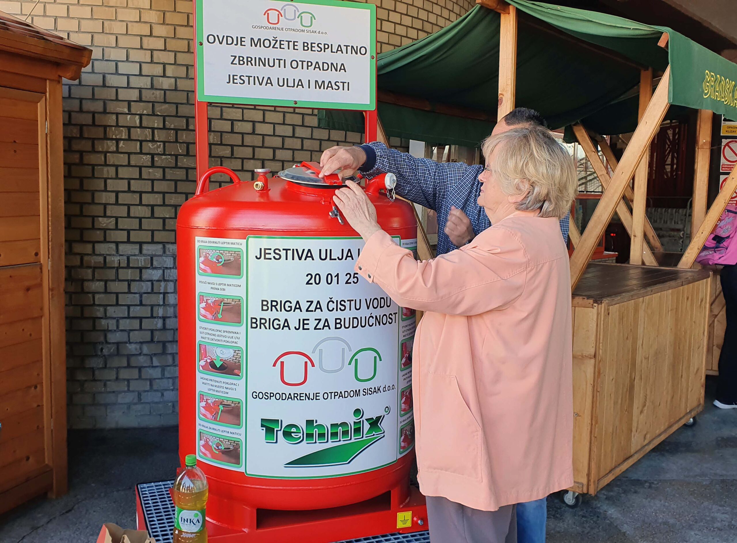 Na sisačkim tržnicama postavljeni spremnici za otpadna jestiva ulja i masti Na sisačkim tržnicama postavljeni spremnici za otpadna jestiva ulja i masti