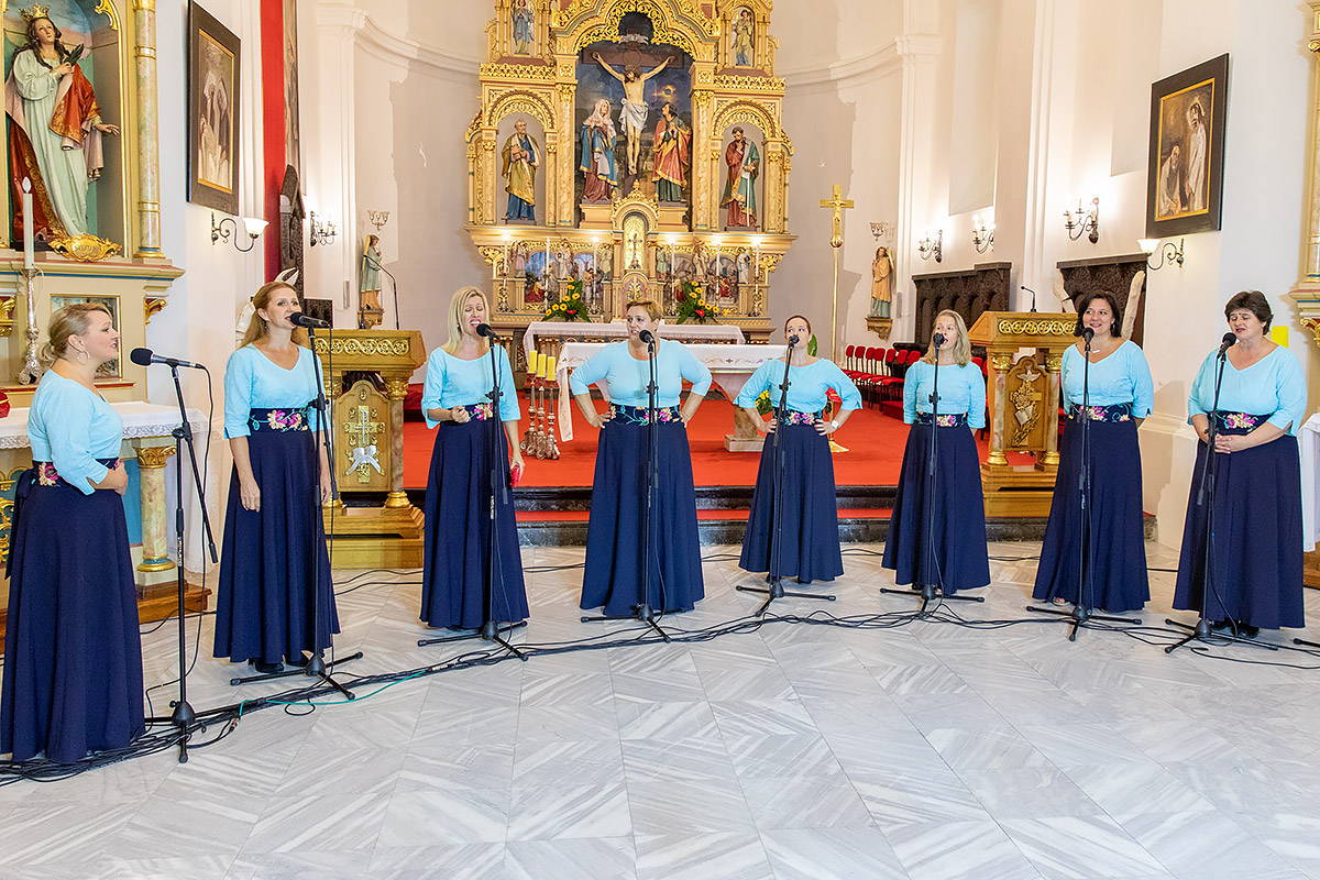 „Zagrlimo starije pjesmom“ u Petrinji „Zagrlimo starije pjesmom“ u Petrinji