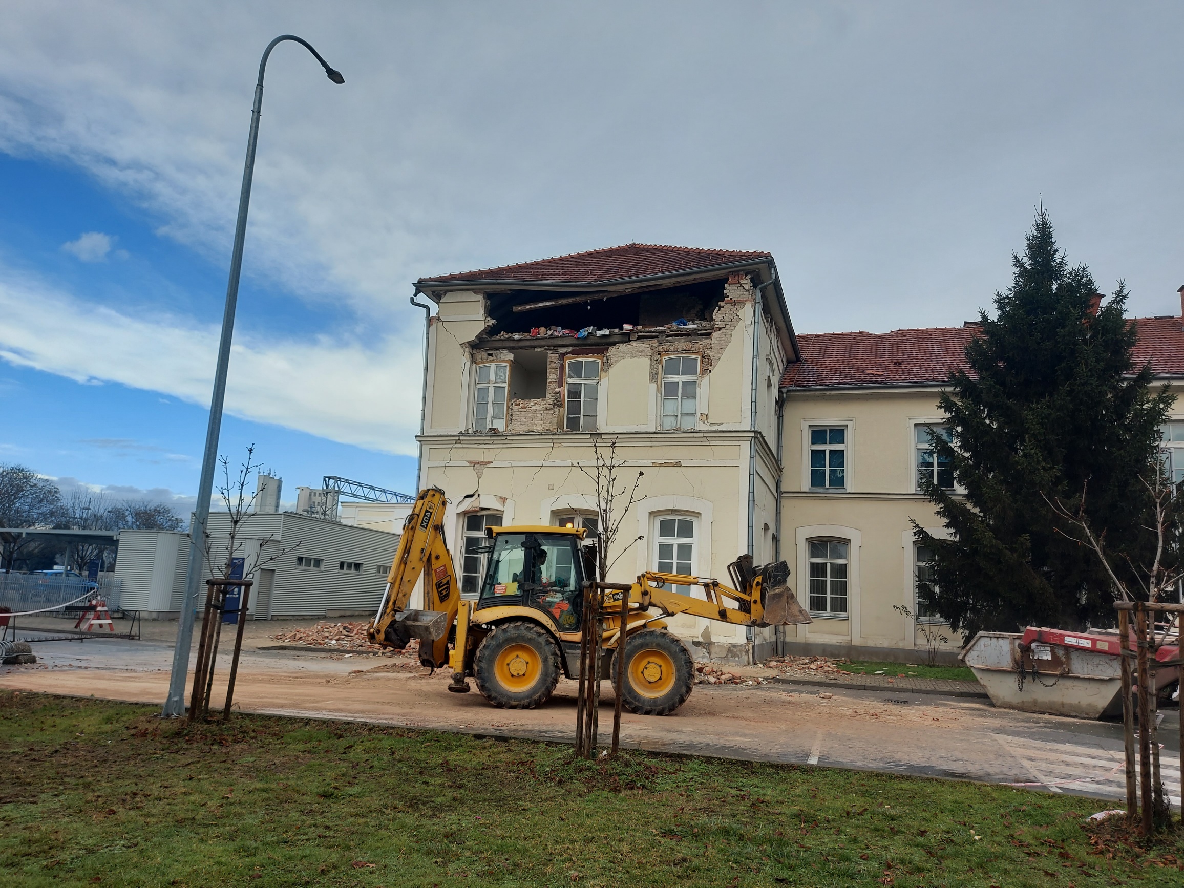 SISAK: 412 “crvenih” i 792 zgrada sa žutom naljepnicom, velike su potrebe za statičarima SISAK: 412 “crvenih” i 792 zgrada sa žutom naljepnicom, velike su potrebe za statičarima