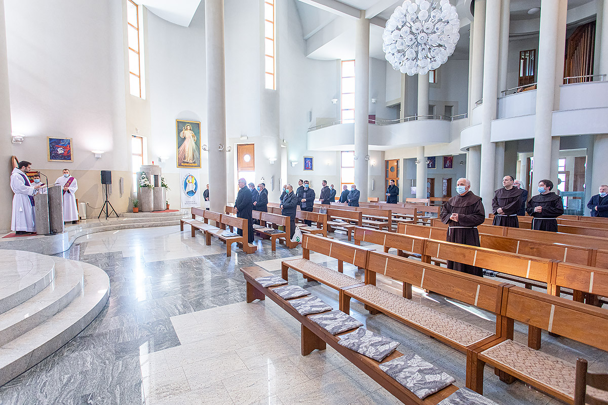 Misa posvete ulja u bazilici sv. Kvirina u Sisku Misa posvete ulja u bazilici sv. Kvirina u Sisku