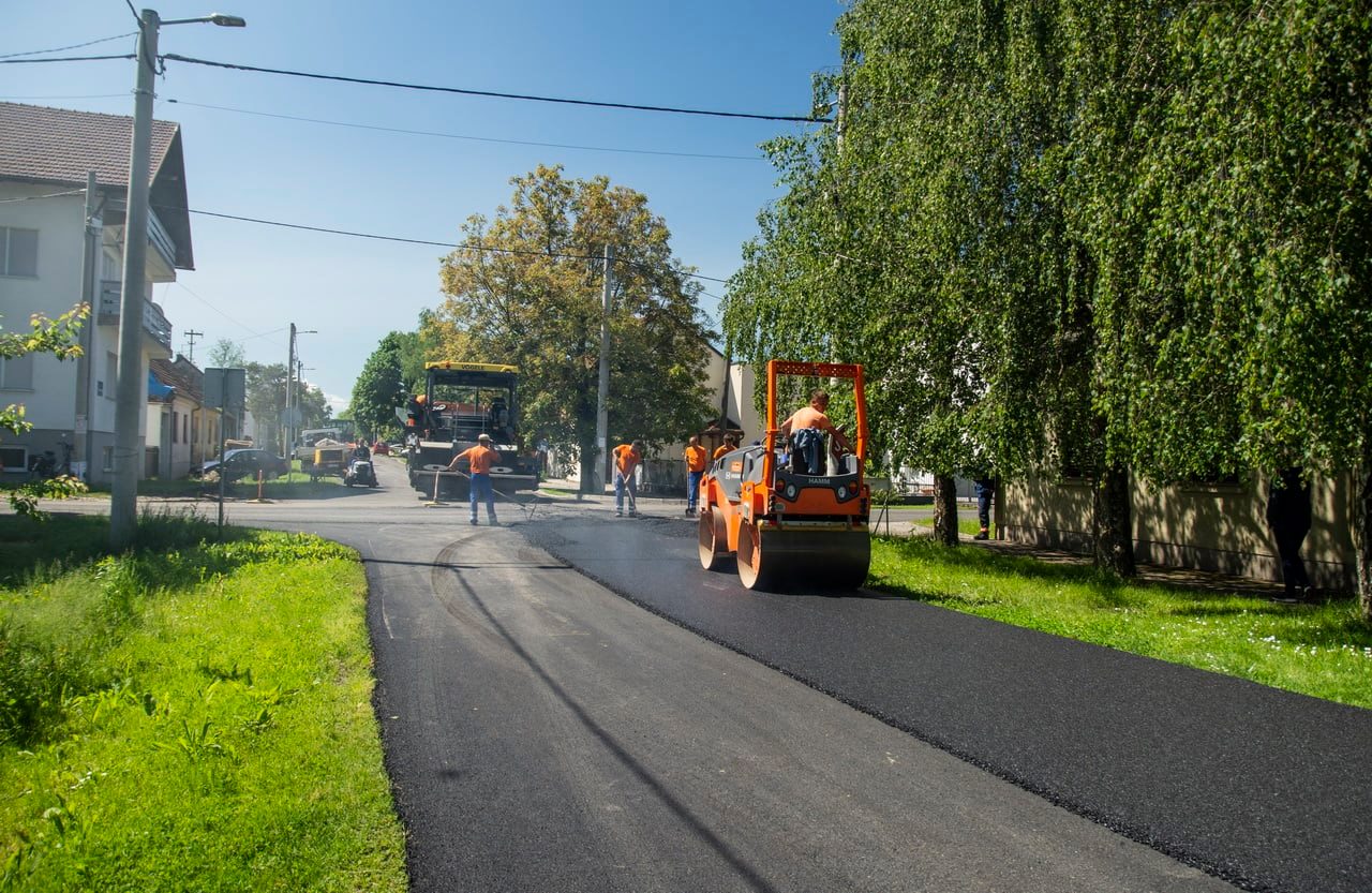 Nastavljena asfaltiranja preostalih ulica na Zelenom brijegu Nastavljena asfaltiranja preostalih ulica na Zelenom brijegu