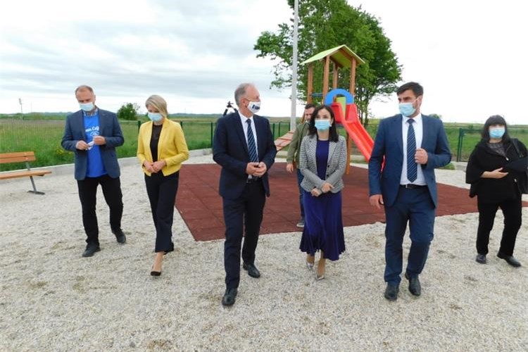 Ministrica Vučković nazočila završetku radova u Banovoj Jaruzi Ministrica Vučković nazočila završetku radova u Banovoj Jaruzi