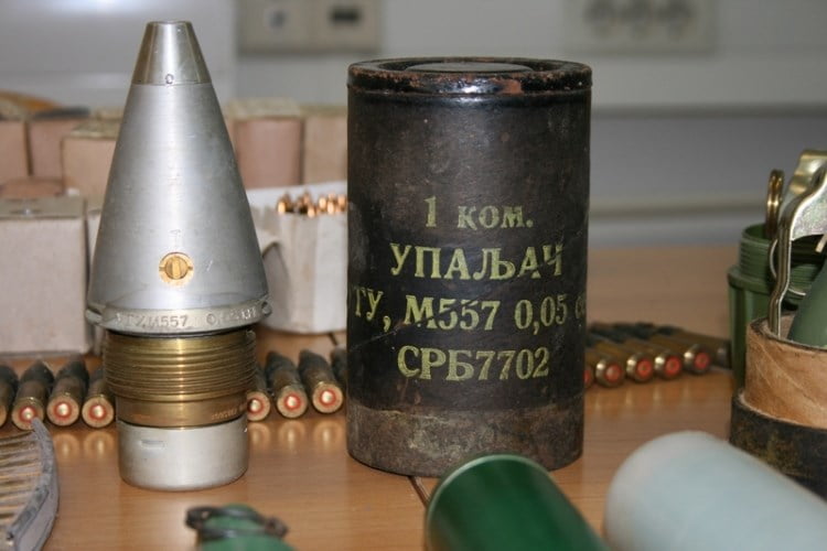 U napuštenoj kući četiri mine U napuštenoj kući četiri mine