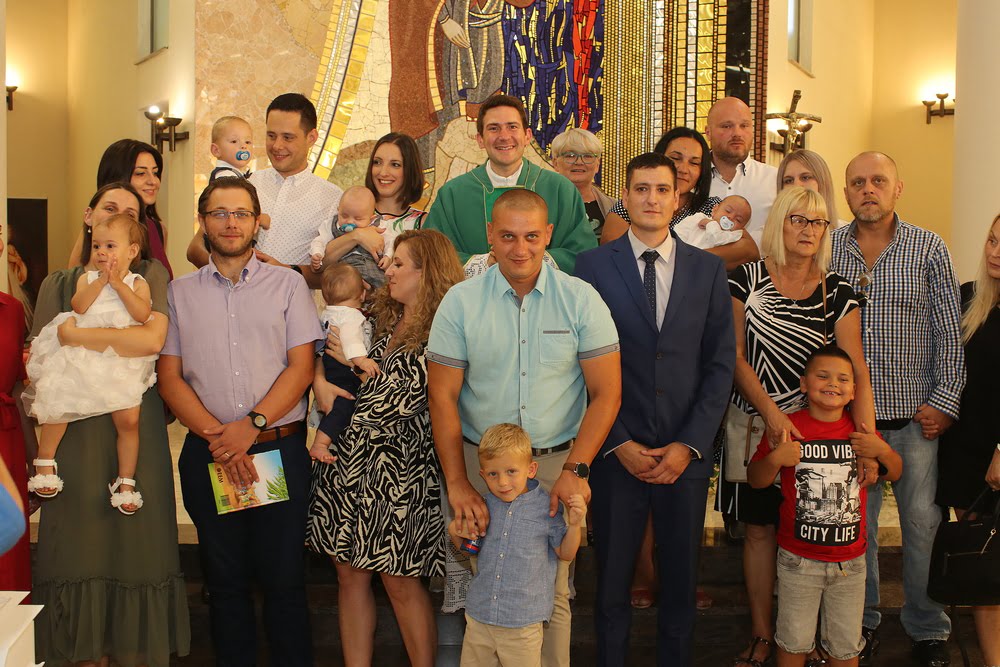 Velečasni Ivan Grbešić oprostio se od župljana Župe Pohoda Blažene Djevice Marije u Sisku Velečasni Ivan Grbešić oprostio se od župljana Župe Pohoda Blažene Djevice Marije u Sisku