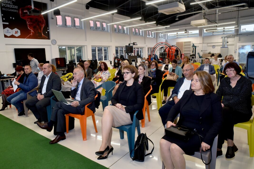 Konferencija „Pokreni, razvij, rasti“ okupila poduzetnike i institucije s kojima surađuju Konferencija „Pokreni, razvij, rasti“ okupila poduzetnike i institucije s kojima surađuju