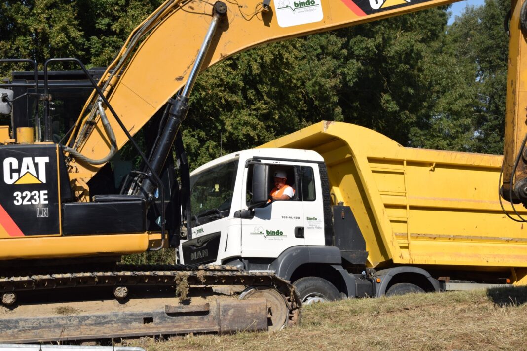 Krenula rekonstrukcija oštećenog nasipa na rijeci Kupi (dionica Stara Drenčina-Staro Pračno) Krenula rekonstrukcija oštećenog nasipa na rijeci Kupi (dionica Stara Drenčina-Staro Pračno)
