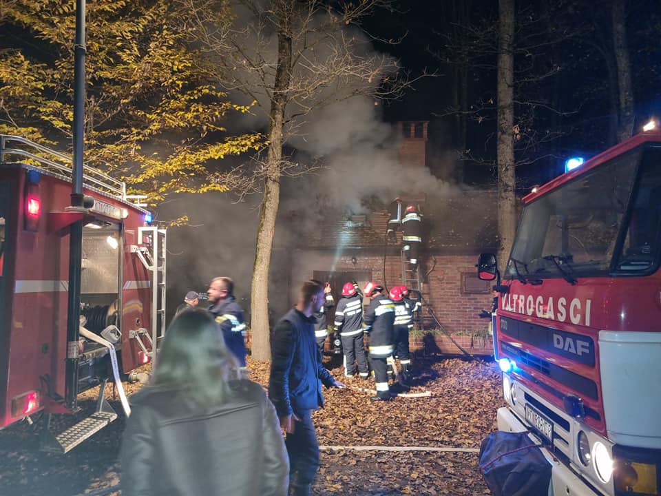 Neoprezno odložio zažareno drvo i izazvao požar Neoprezno odložio zažareno drvo i izazvao požar