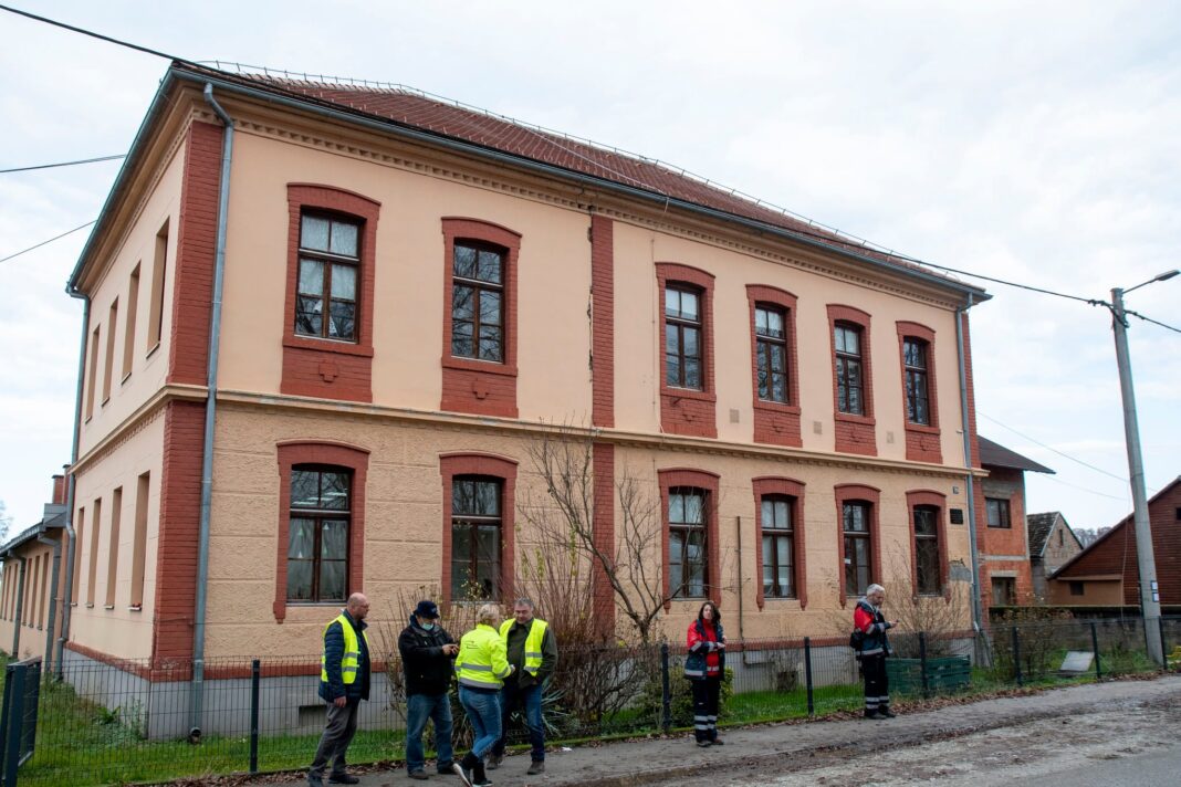 Počela obnova Područne škole Topolovac Počela obnova Područne škole Topolovac