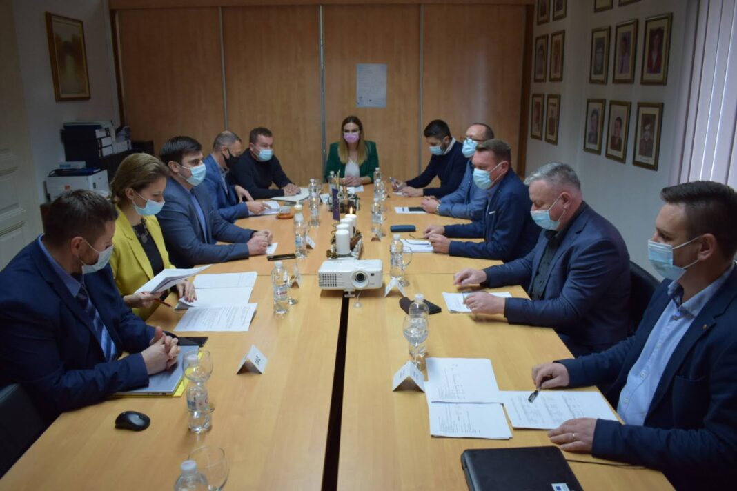 Sastanak župana i načelnika Lekenika o poduzetništvu, obnovi… Sastanak župana i načelnika Lekenika o poduzetništvu, obnovi…