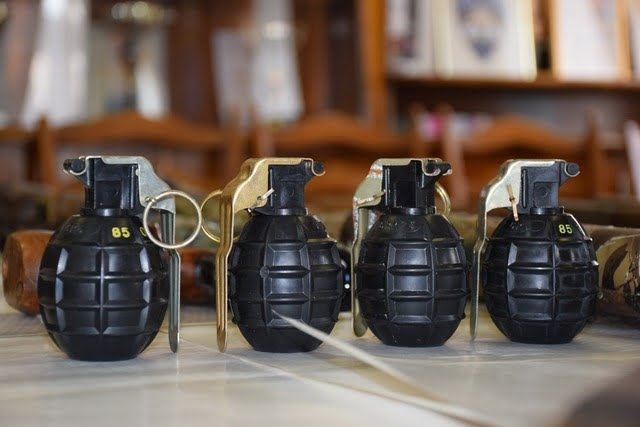 Građanka pronašla ručne bombe i streljivo Građanka pronašla ručne bombe i streljivo
