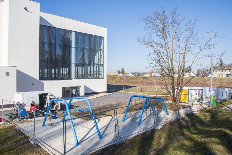 Uskoro sportsko dječje igralište za djecu uz sportsku dvoranu Zeleni brijeg Uskoro sportsko dječje igralište za djecu uz sportsku dvoranu Zeleni brijeg