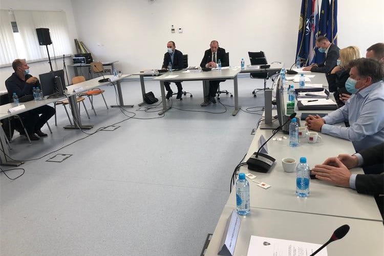 Stožer: Tjedno se obnovi 100 kuća sa zelenom naljepnicom Stožer: Tjedno se obnovi 100 kuća sa zelenom naljepnicom