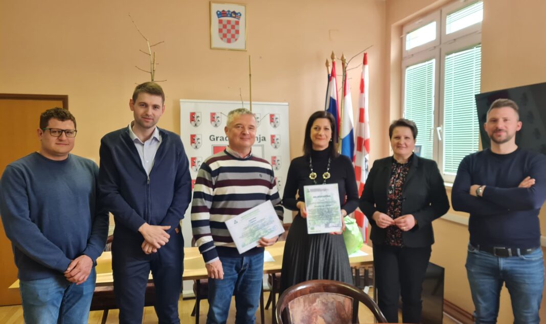 Projekt kloniranja zaštićenih petrinjskih lipa Projekt kloniranja zaštićenih petrinjskih lipa