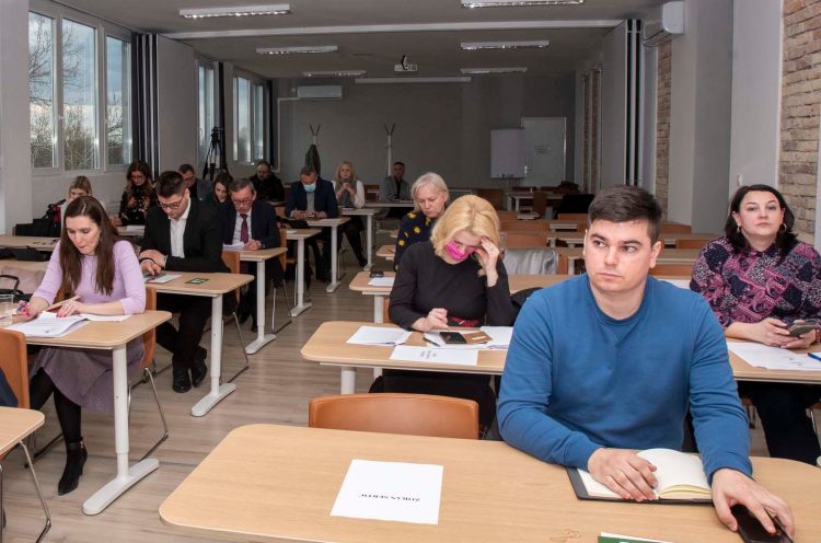 Gradsko vijeće bez oporbe: Parking kod tržnice ipak sat vremena, Majstorska škola korak bliže realizaciji Gradsko vijeće bez oporbe: Parking kod tržnice ipak sat vremena, Majstorska škola korak bliže realizaciji