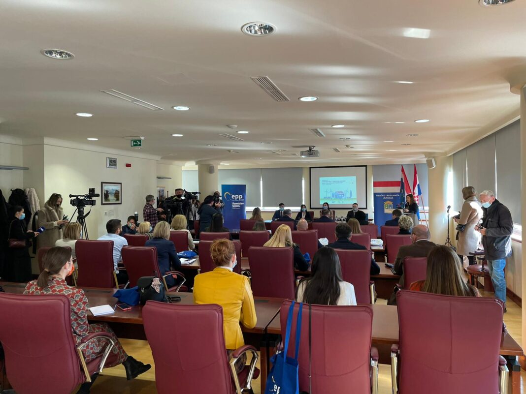 U Sisku održana konferencija „Pametna sela – EU koncept razvitka ruralnih područja“ U Sisku održana konferencija „Pametna sela – EU koncept razvitka ruralnih područja“
