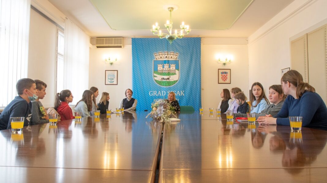 Građanski odgoj zaživio među sisačkim osnovnoškolcima Građanski odgoj zaživio među sisačkim osnovnoškolcima