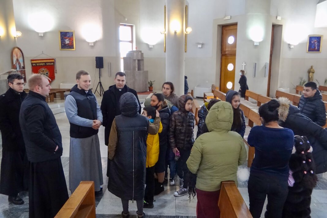 Susret izbjeglih Ukrajinaca u bazilici sv. Kvirina Susret izbjeglih Ukrajinaca u bazilici sv. Kvirina