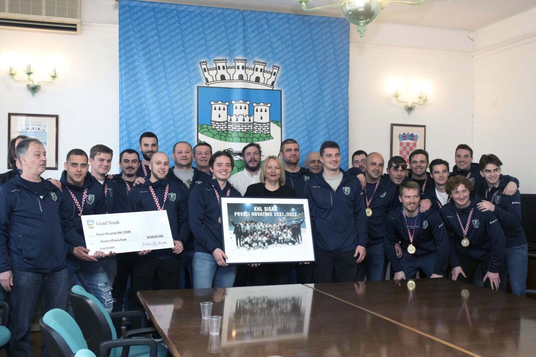 Gradonačelnica nagradila prvake Hrvatske KHL Sisak Gradonačelnica nagradila prvake Hrvatske KHL Sisak