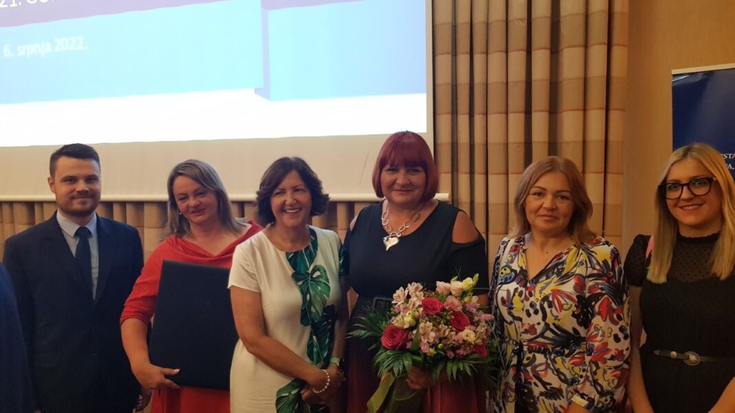 Državna nagrada za humanitarni rad Udruzi osoba s invaliditetom Sisačko-moslavačke županije Državna nagrada za humanitarni rad Udruzi osoba s invaliditetom Sisačko-moslavačke županije