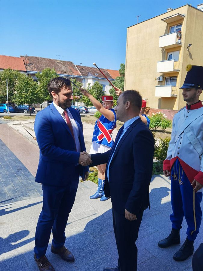 Glina ima svu potrebnu pomoć sisačko-moslavačke županije Glina ima svu potrebnu pomoć sisačko-moslavačke županije
