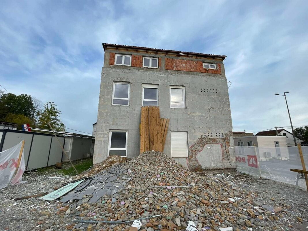 OBNOVA U SMŽ: Obnova Doma zdravlja u Glini bit će gotova na proljeće OBNOVA U SMŽ: Obnova Doma zdravlja u Glini bit će gotova na proljeće