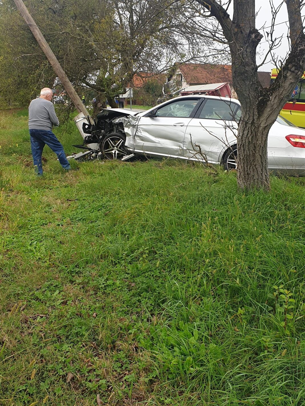 84-godišnjak preminuo od ozljeda zadobivenih u prometnoj nesreći u Petrovcu 84-godišnjak preminuo od ozljeda zadobivenih u prometnoj nesreći u Petrovcu