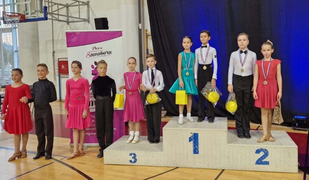 Odlični rezultati petrinjskih plesačica i plesača u Samoboru Odlični rezultati petrinjskih plesačica i plesača u Samoboru