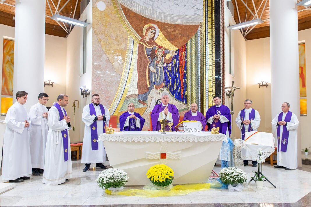 Pokreće se kauza za proglašenje blaženima i svetima 25 svećenika mučenika Sisačke biskupije Pokreće se kauza za proglašenje blaženima i svetima 25 svećenika mučenika Sisačke biskupije