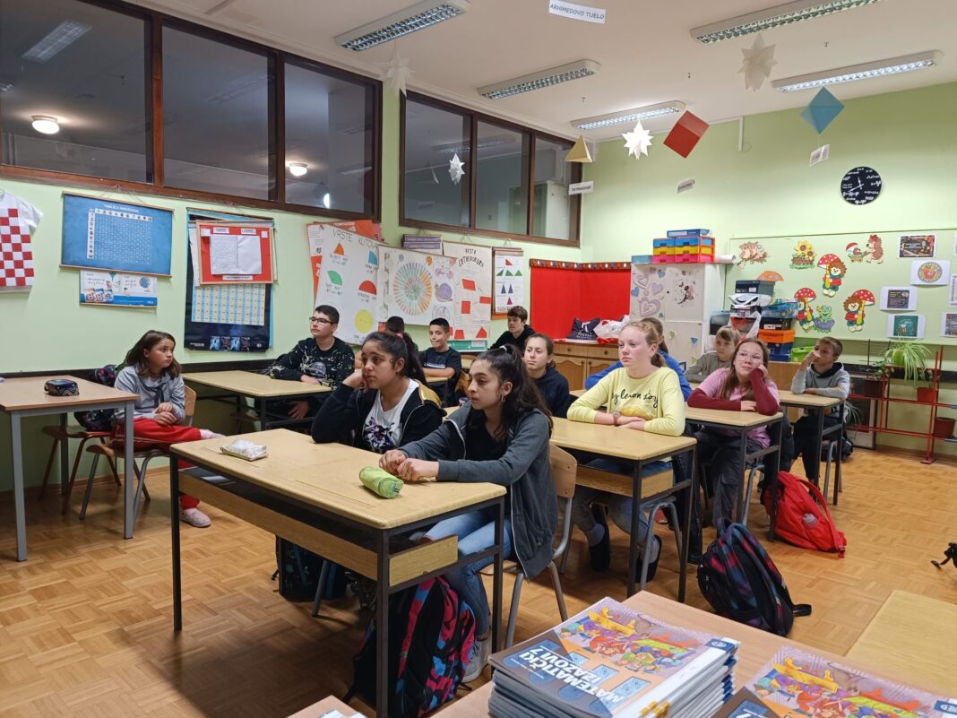 22,68 % učenika iz SMŽ upisuje srednje škole u drugim županijama i Zagrebu 22,68 % učenika iz SMŽ upisuje srednje škole u drugim županijama i Zagrebu