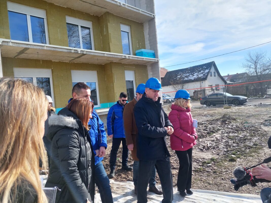 Ministar obnove Branko Bačić posjetio Glinu i Gvozd Ministar obnove Branko Bačić posjetio Glinu i Gvozd