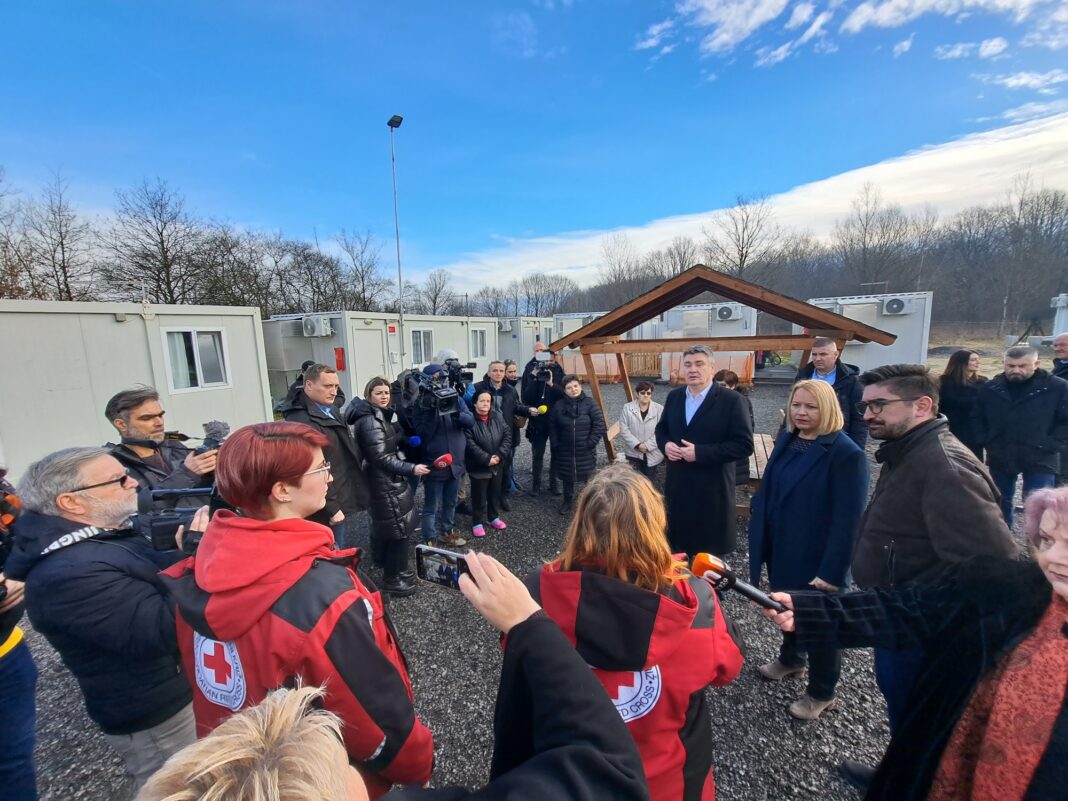 Predsjednik obišao Sisak, Petrinju i Glinu Predsjednik obišao Sisak, Petrinju i Glinu
