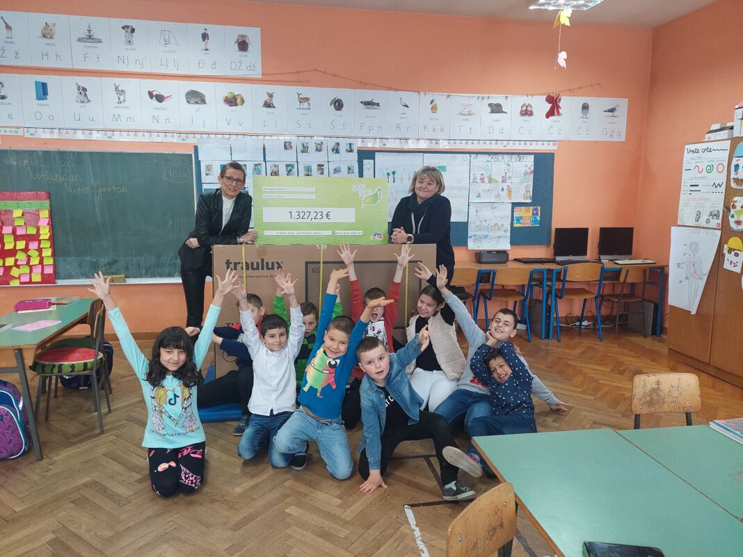Dvije škole iz Sisačko-moslavačke županije osvojile nagradu dm-a Dvije škole iz Sisačko-moslavačke županije osvojile nagradu dm-a