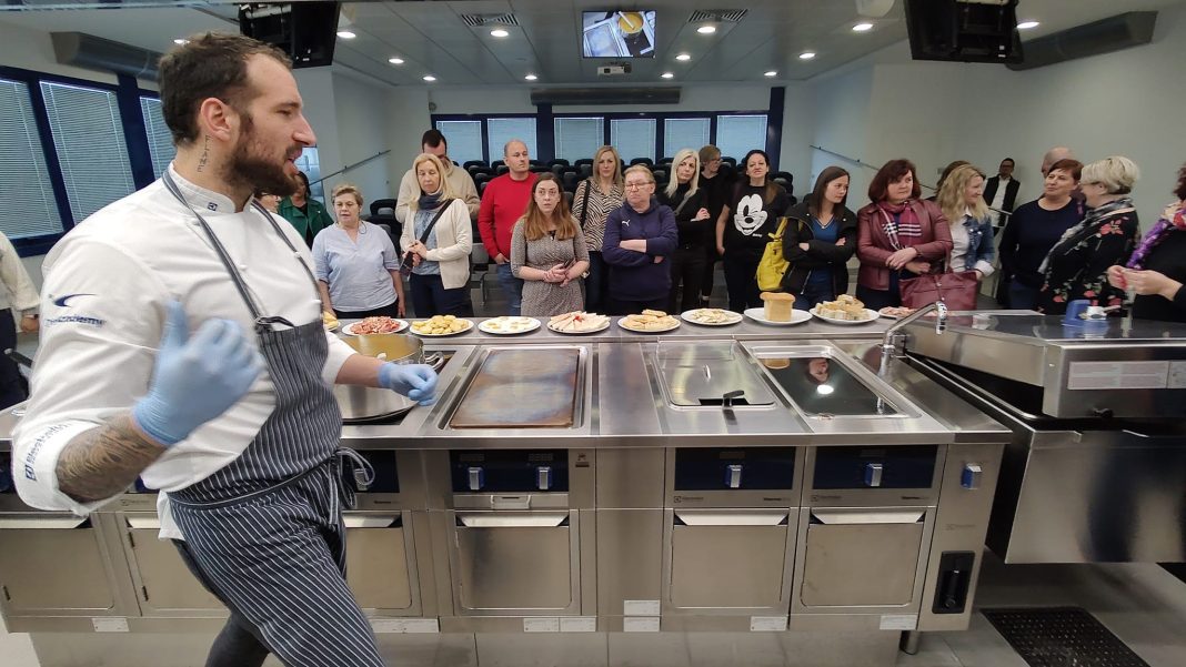 Kuhari i kuharice sisačkih škola na edukacijskom putovanju u gradu Pordenone Kuhari i kuharice sisačkih škola na edukacijskom putovanju u gradu Pordenone