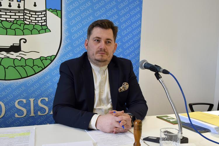 Županijsko odvjetništvo odbacilo prijave i obustavio istragu protiv Bojana Dadasovića Županijsko odvjetništvo odbacilo prijave i obustavio istragu protiv Bojana Dadasovića