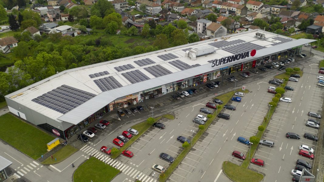 Trgovački centri Supernova u Sisku ugradili solarne panele Trgovački centri Supernova u Sisku ugradili solarne panele