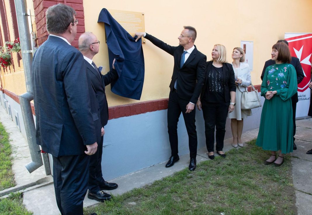Ministri vanjskih poslova RH i Mađarske obišli obnovljenu školu u Topolovcu Ministri vanjskih poslova RH i Mađarske obišli obnovljenu školu u Topolovcu