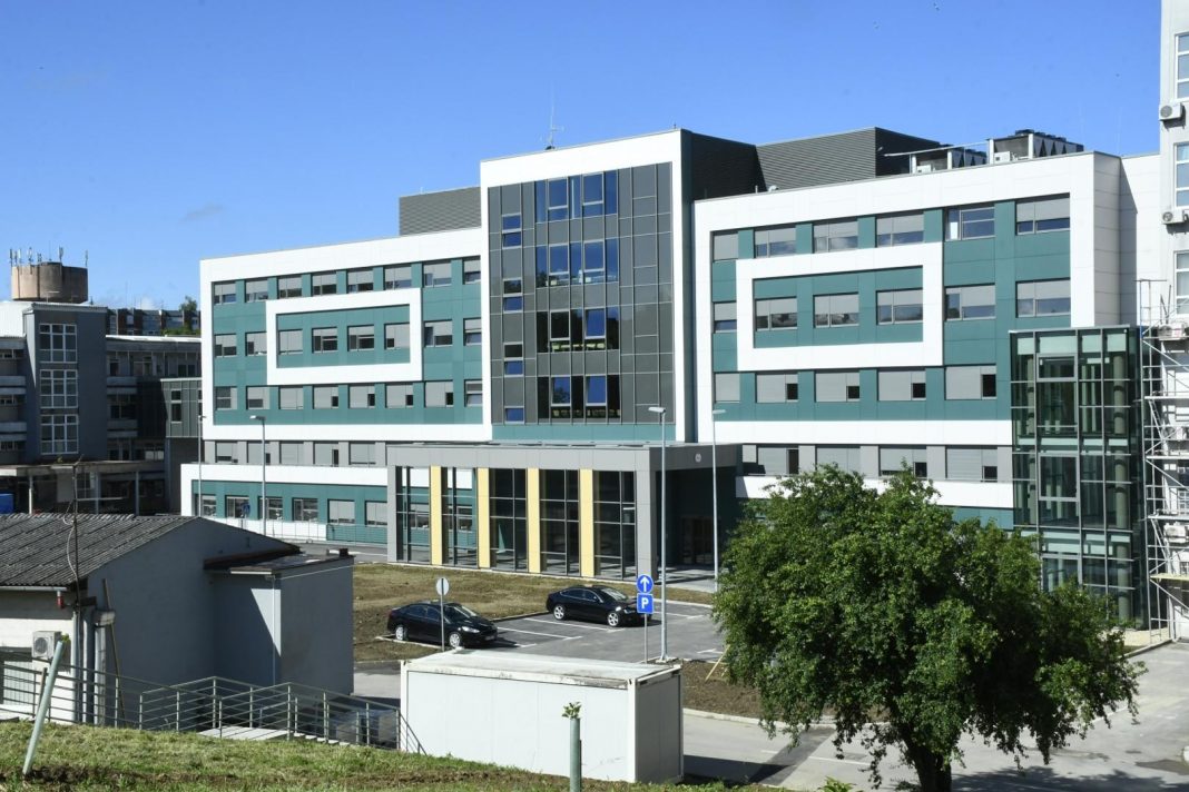 Nove mjere u sisačkoj bolnici zbog slučaja smještanja dvije pacijentice na isti ležaj Nove mjere u sisačkoj bolnici zbog slučaja smještanja dvije pacijentice na isti ležaj