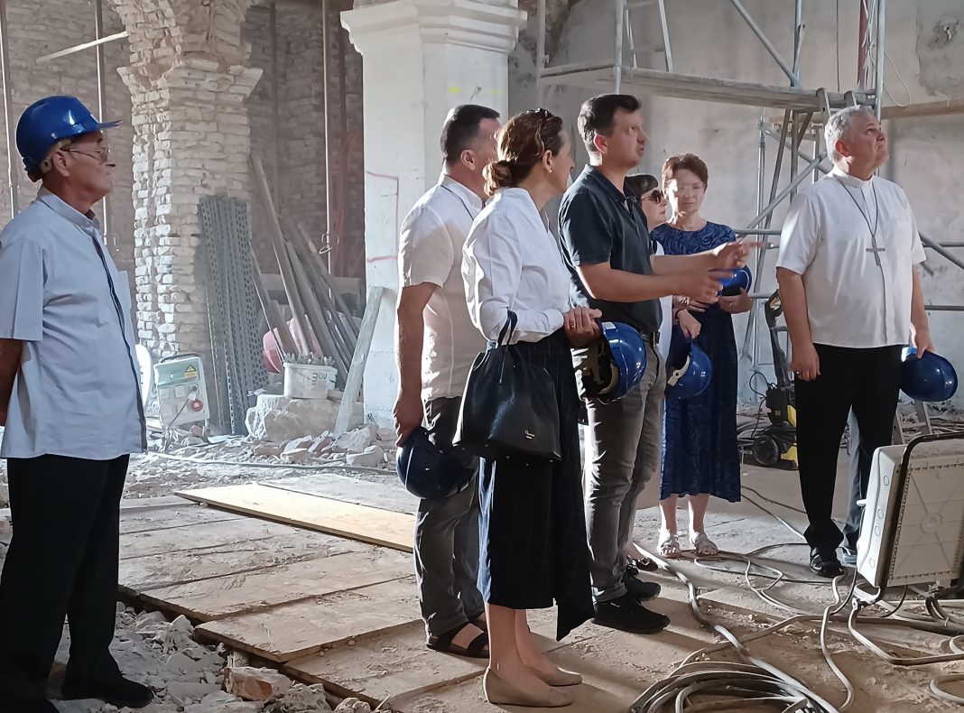 Sastanak biskupa Košića i ministrice kulture Obuljen Koržinek Sastanak biskupa Košića i ministrice kulture Obuljen Koržinek